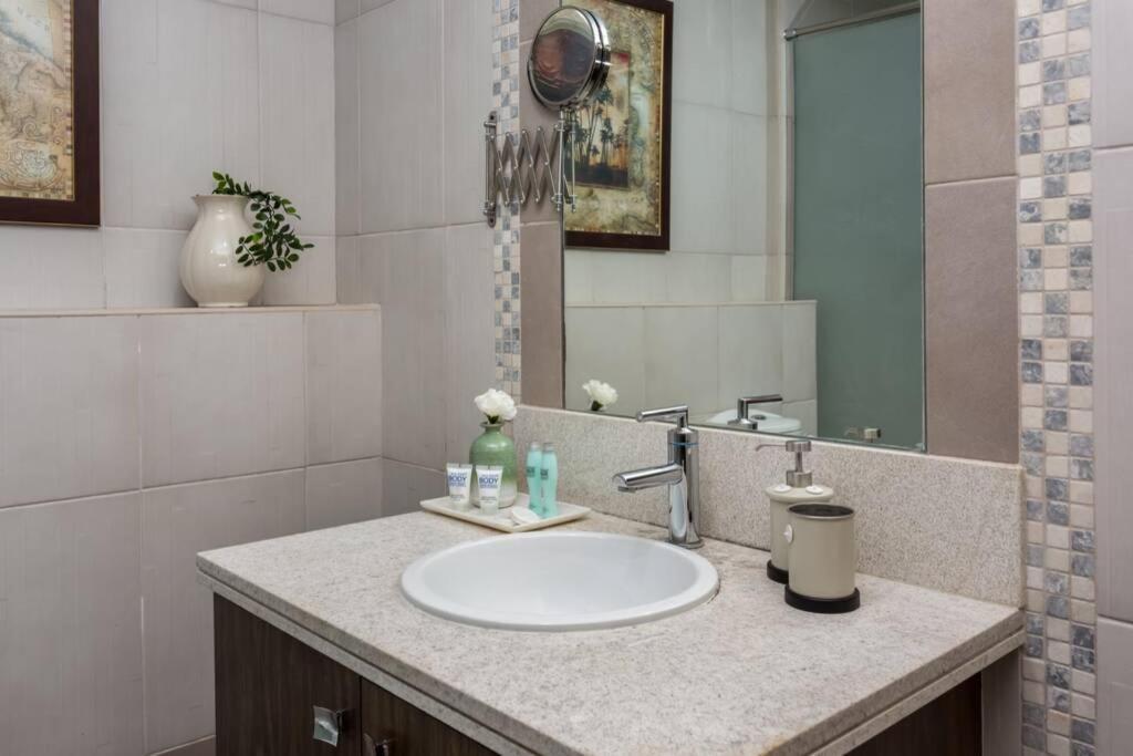Higuests - Roomy Apt With Infinity Pool Close To Burj Khalifa Dubai Esterno foto
